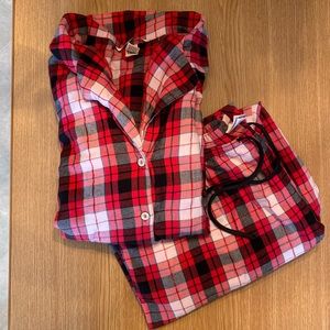 VICTORIAS SECRET FLANNEL PAJAMAS